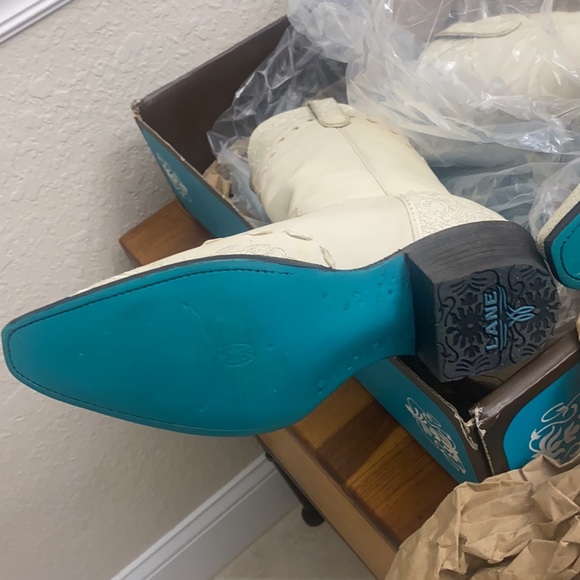 NEW IN BOX: Ivory “Jeni Lace” by Lane Boots size 7 - Picture 12 of 17